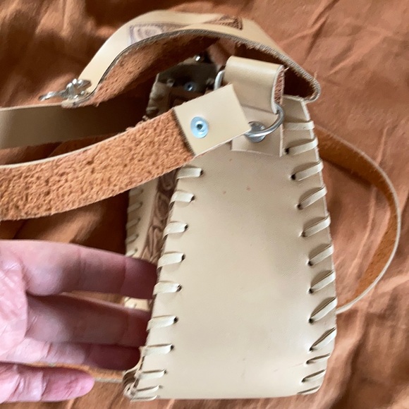 Leather tooled bohemian saddle bag - Picture 8 of 9